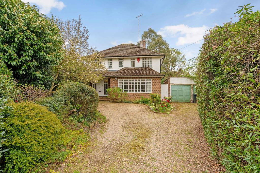 Dukes Wood Drive, Gerrards Cross... 4 bed detached house £1,400,000