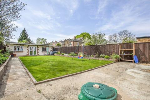 4 bedroom detached house for sale - Chandos Road, staines , Staines-upon-Thames, Surrey, TW18 3AT