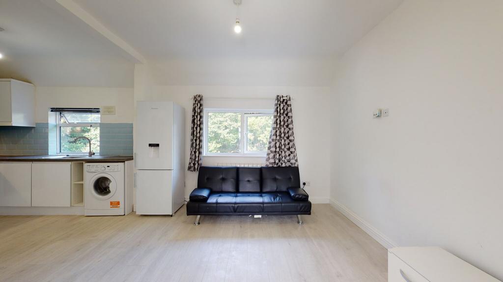The Chase, Watford, Hertfordshire, WD18 1 bed £1,175 pcm