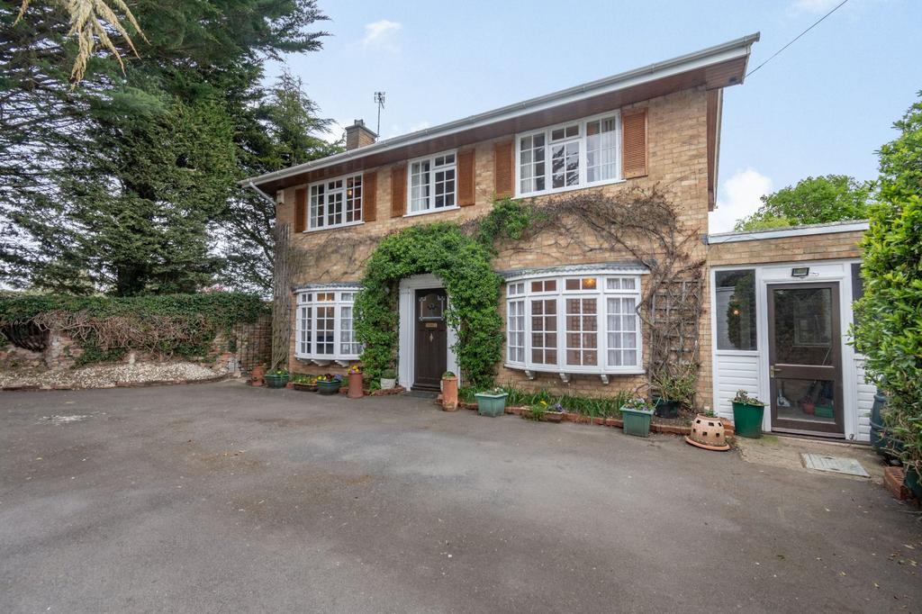 North Street, Winkfield, Windsor, Berkshire 4 bed detached house £800,000