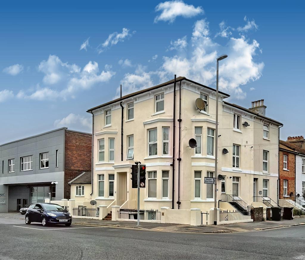Cavendish Place, Eastbourne BN21 2 bed flat for sale £185,000