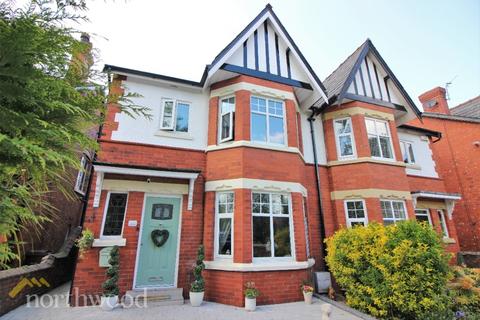 11 Beech Grove, Southport, PR9 7EE