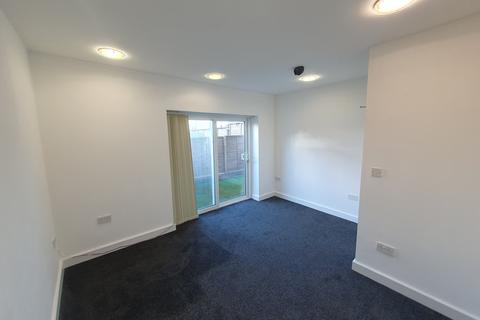 1 bedroom flat to rent - Rood End Road, Oldbury B68