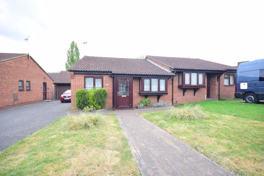 Basildon Drive, Basildon, SS15 2 bed semidetached bungalow £1,250