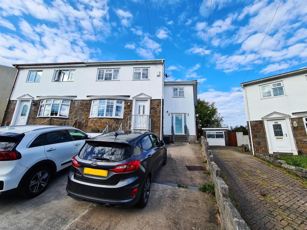 Eleanor Close, Bridgend, CF35 6RD 4 bed semidetached house £280,000