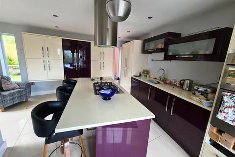 64 Eleanor Close, Pencoed, Bridgend, CF35 6RD