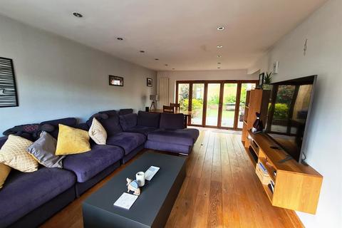 64 Eleanor Close, Pencoed, Bridgend, CF35 6RD