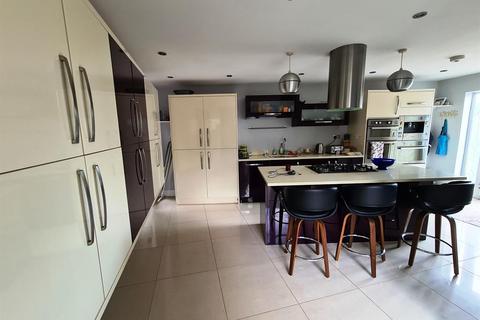 64 Eleanor Close, Pencoed, Bridgend, CF35 6RD