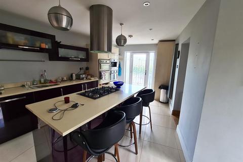 64 Eleanor Close, Pencoed, Bridgend, CF35 6RD