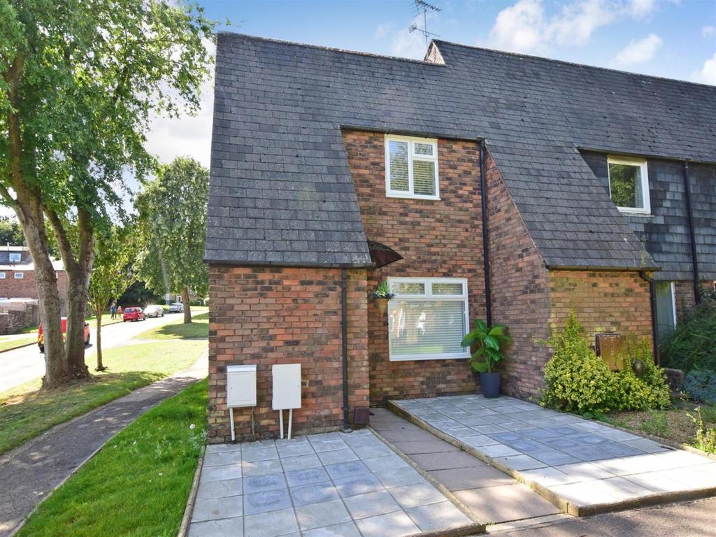 Maplehurst Road Chichester PO19 2 bed end of terrace house £1,400 pcm (£323 pw)