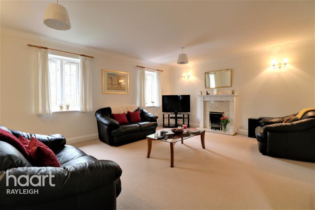 Rectory Garth, Rayleigh 4 bed townhouse £600,000