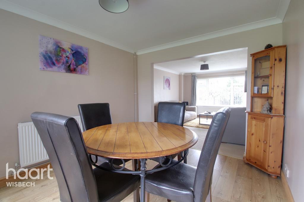 Peckover Drive, Wisbech 4 bed detached house £350,000