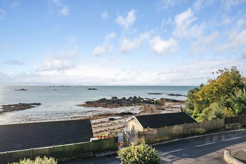 2 bedroom flat to rent, La Grande Route De La Cote, St. Clement, Jersey. JE2 6SD