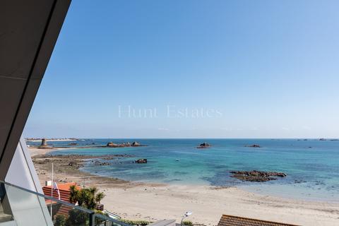 2 bedroom flat to rent, La Grande Route De La Cote, St. Clement, Jersey. JE2 6SD