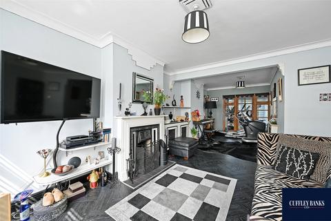 4 bedroom semi-detached house for sale - Langdale Gardens, Perivale, Middlesex, UB6