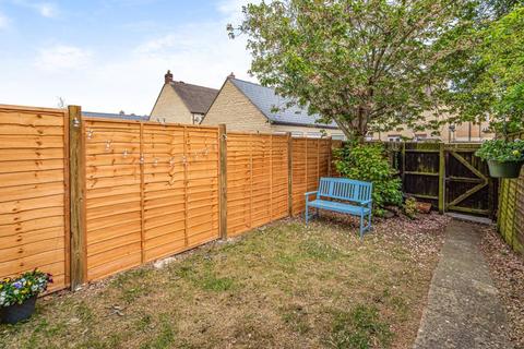 33 Cedar Road, Carterton, OX18 1HL