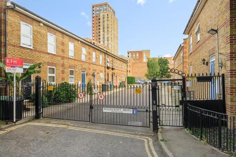 11 Woodcroft Mews, London, SE8 5DH