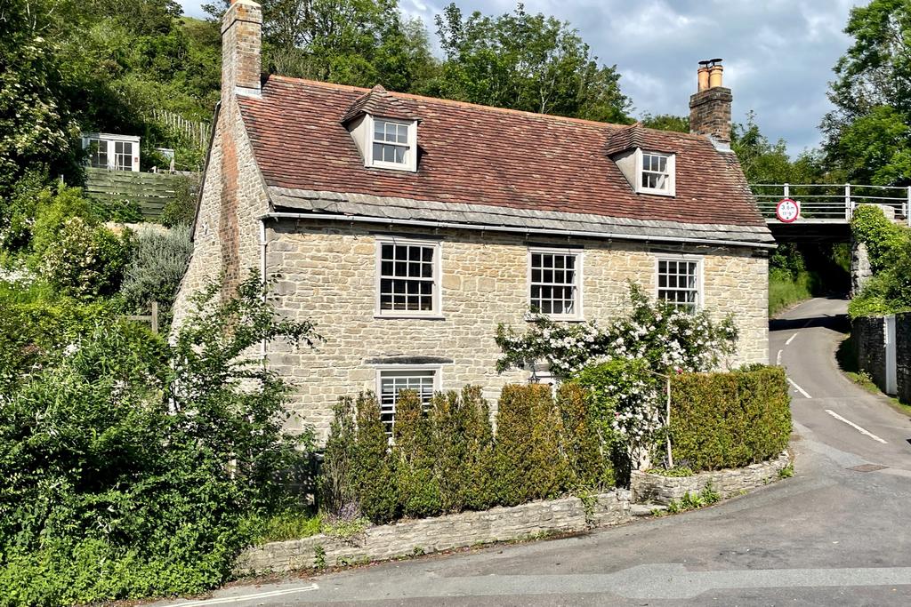 EAST STREET, CORFE CASTLE 4 bed detached house £800,000