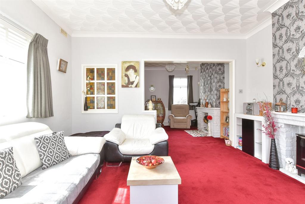 Springhead Road, Northfleet, Gravesend, Kent 3 bed semidetached house