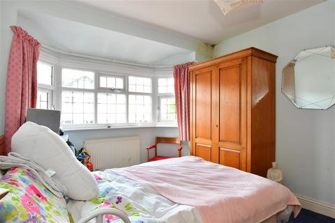 3 bedroom terraced house for sale - Habgood Road, Loughton, Essex
