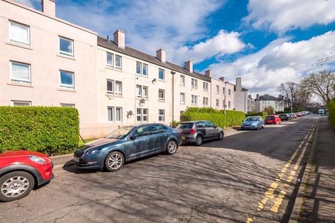 24/4 Redbraes Place, Edinburgh, EH7 4LL