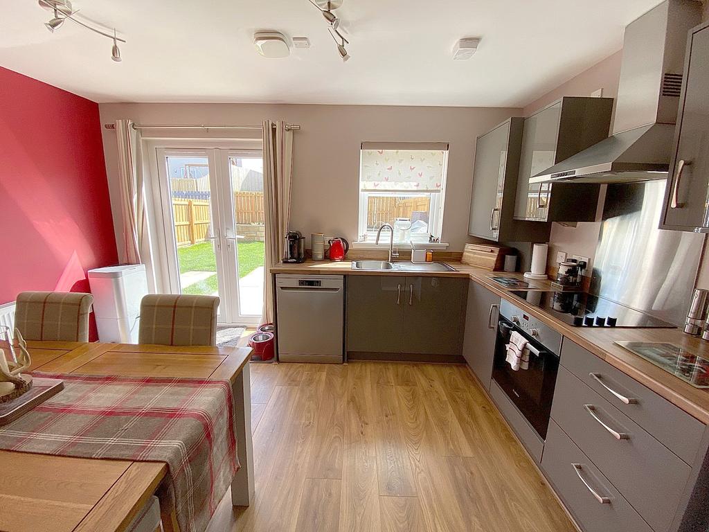 14 Thistle Road, CONON BRIDGE, IV7 8FG 2 bed semidetached house £170,000