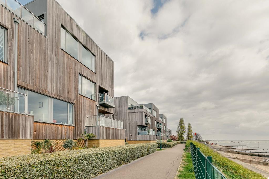Parade Walk, Shoeburyness, SS3 2 bed apartment £725,000