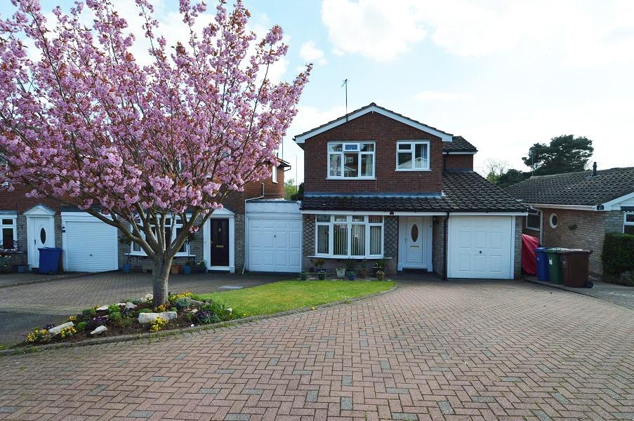 Sheringham... 4 bed link detached house £325,000