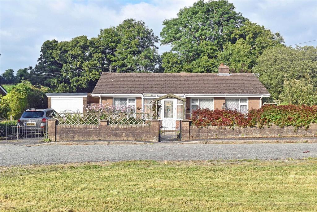 Dolau, Llandrindod Wells, Powys, LD1 3 bed bungalow £280,000