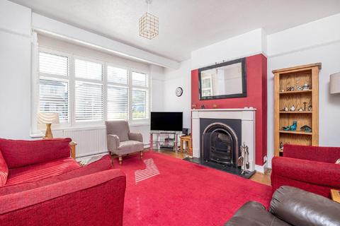 17 Fairway, London, SW20 9DN
