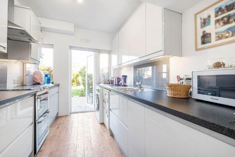 17 Fairway, London, SW20 9DN