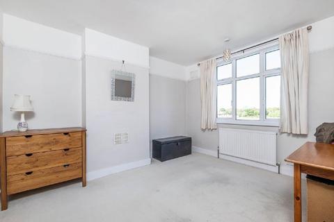 17 Fairway, London, SW20 9DN
