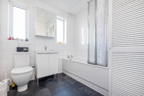 17 Fairway, London, SW20 9DN