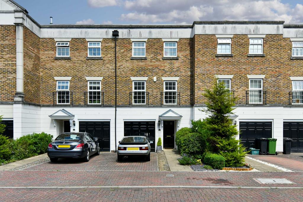 Cavendish Walk, Epsom 4 bed townhouse £2,400 pcm (£554 pw)