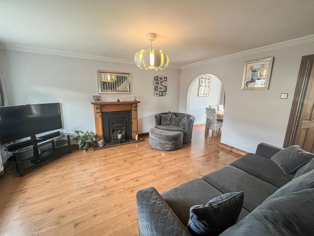 Cottesmore Way, Cross Inn 3 bed semidetached house £1,025 pcm (£237 pw)