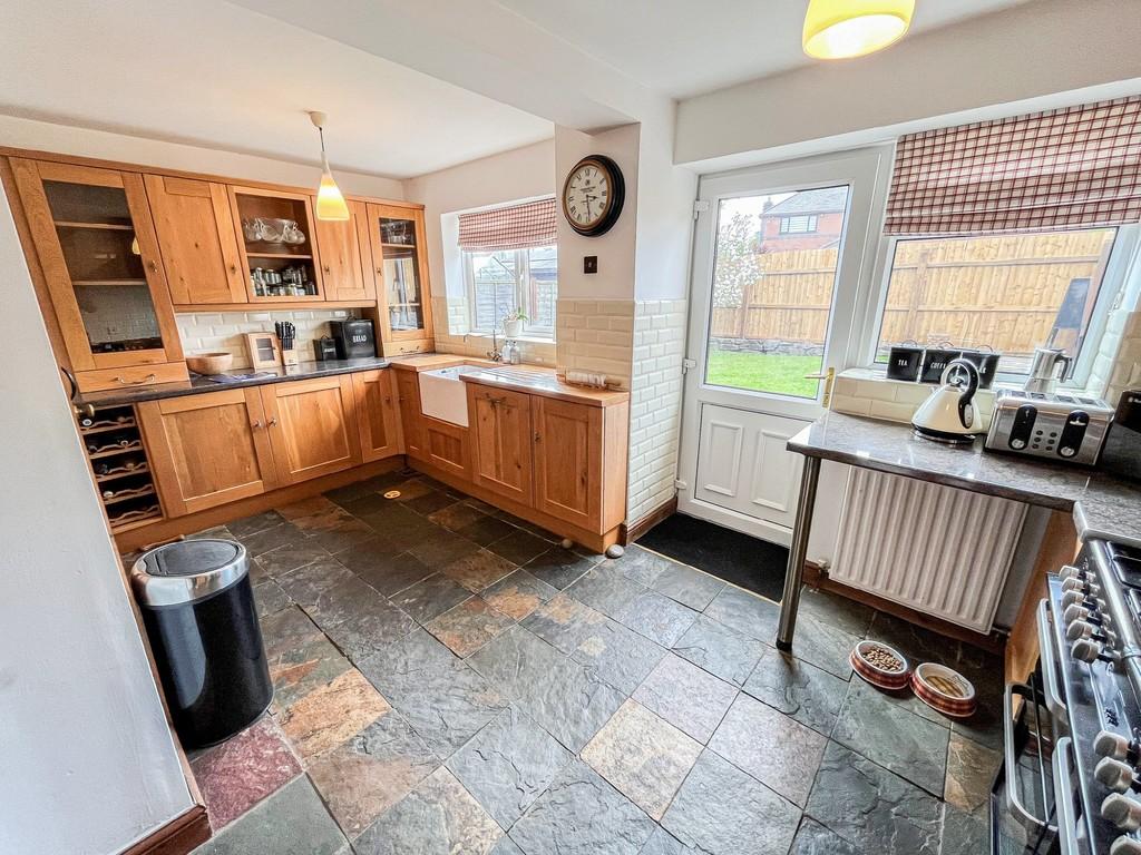 Cottesmore Way, Cross Inn 3 bed semidetached house £1,025 pcm (£237 pw)