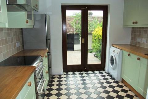 2 bedroom cottage to rent, Lattimore Rd in Central St Albans