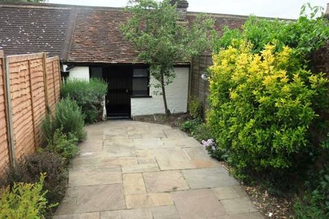2 bedroom cottage to rent, Lattimore Rd in Central St Albans