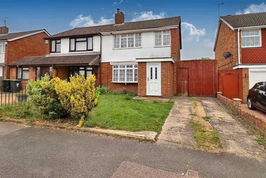 Kinross Crescent, Sundon Park, Luton... 3 bed semidetached house £