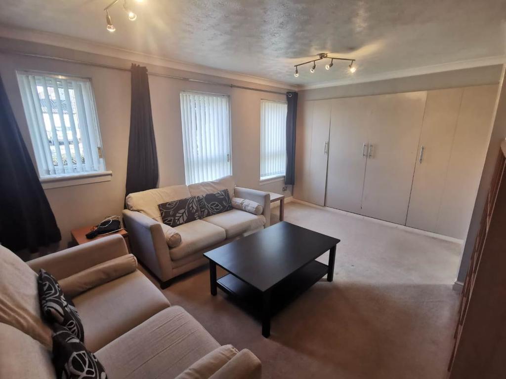 Fauldburn, East Craigs, Edinburgh 1 bed flat £650 pcm (£150 pw)