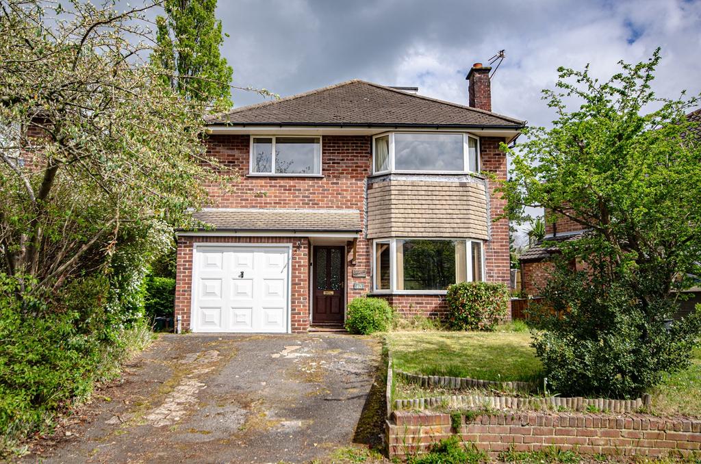 Moss Lane, Cuddington, Northwich, CW8 3 bed detached house £340,000