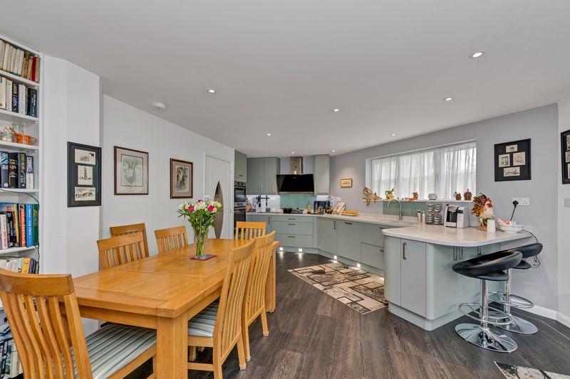 Kitchen Dining Area