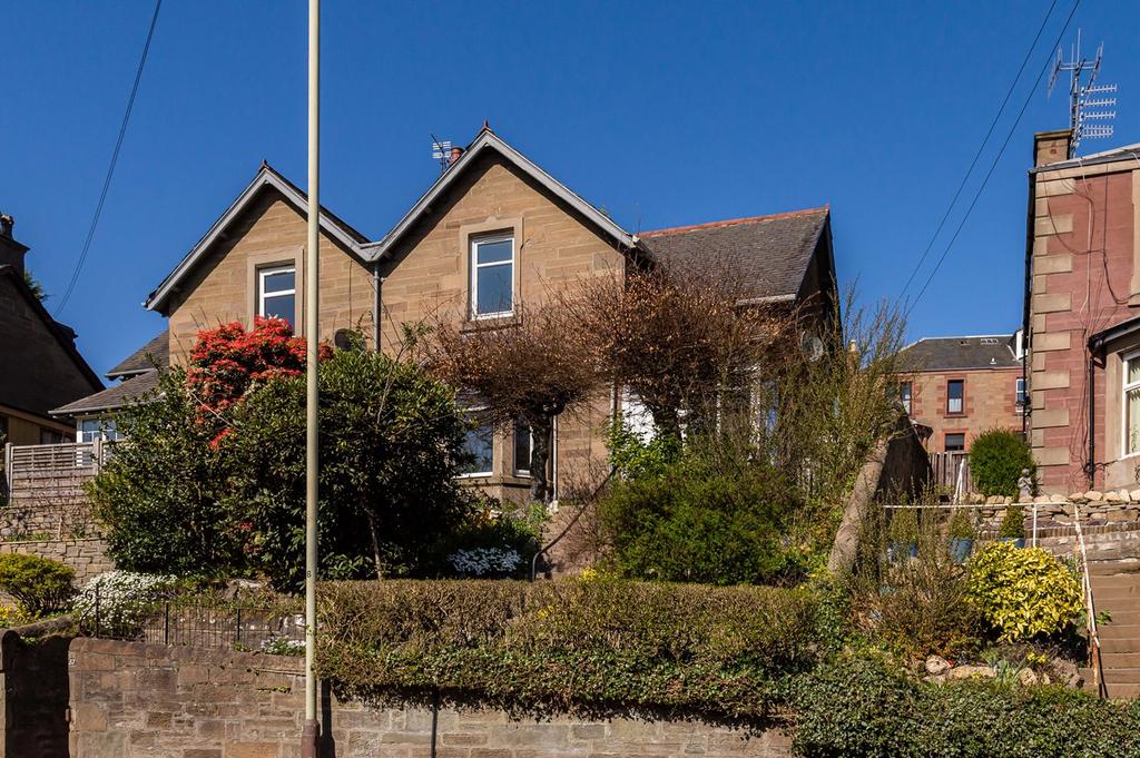 Rankine Street, Logie, Dundee, DD3 3 bed semidetached house £225,000
