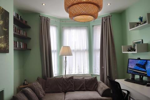 2 bedroom maisonette for sale - Grange Avenue, London, N12