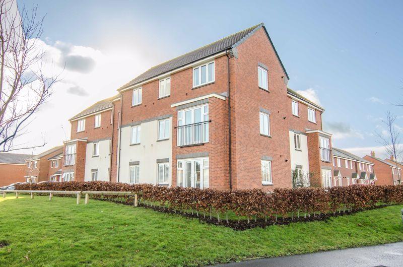 Collis Close, Burntwood, WS7 2 bed flat £135,000