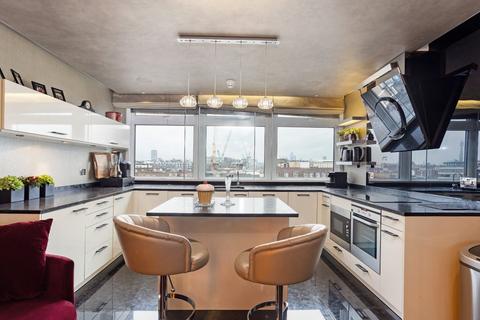 4 bedroom apartment to rent, Park Towers, W1J