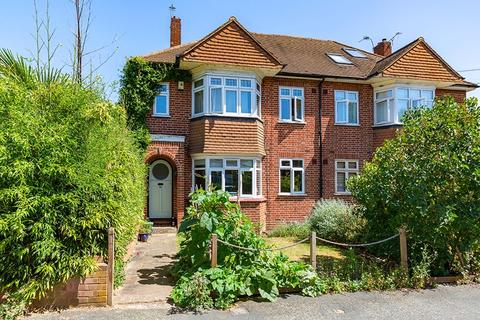 10 Warwick Road, Thames Ditton, KT7 0PS