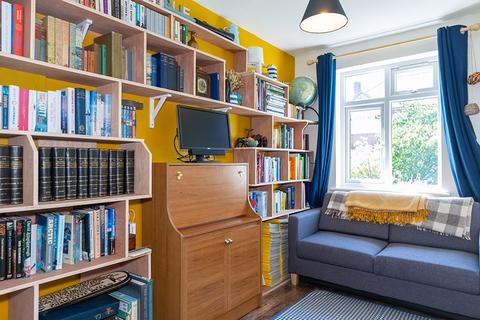10 Warwick Road, Thames Ditton, KT7 0PS