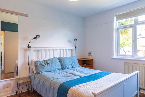 10 Warwick Road, Thames Ditton, KT7 0PS