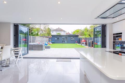 40 Mortimer Crescent, Worcester Park, KT4 7QW